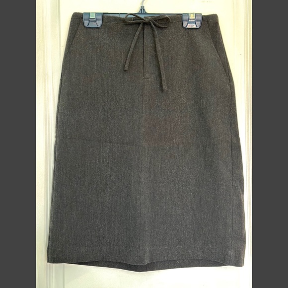 *SOLD* GAP size 2 pencil skirt, grey. EUC! Stretchy. Smoke free home - Picture 5 of 6